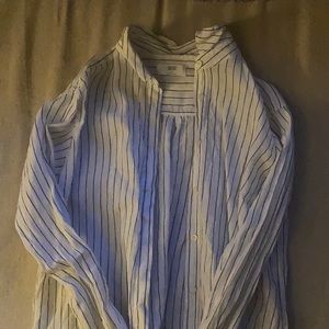 Uniqlo medium long stripe sleeved button up. Excellent condition. 100% linen.